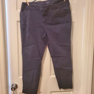 Women's old navy pixie kahki